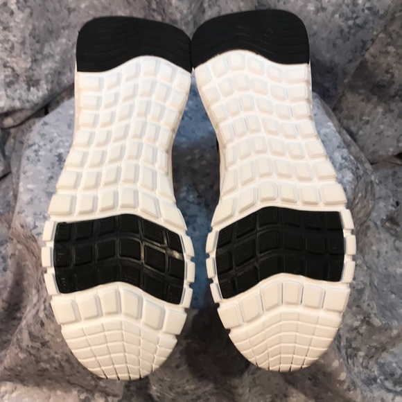 Women’s Size 7 Love & Sports White/Black/Gold Slip on Athletic Shoes Brand New! - Picture 7 of 9